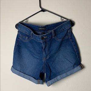 Plus Size Cuffed Shorts